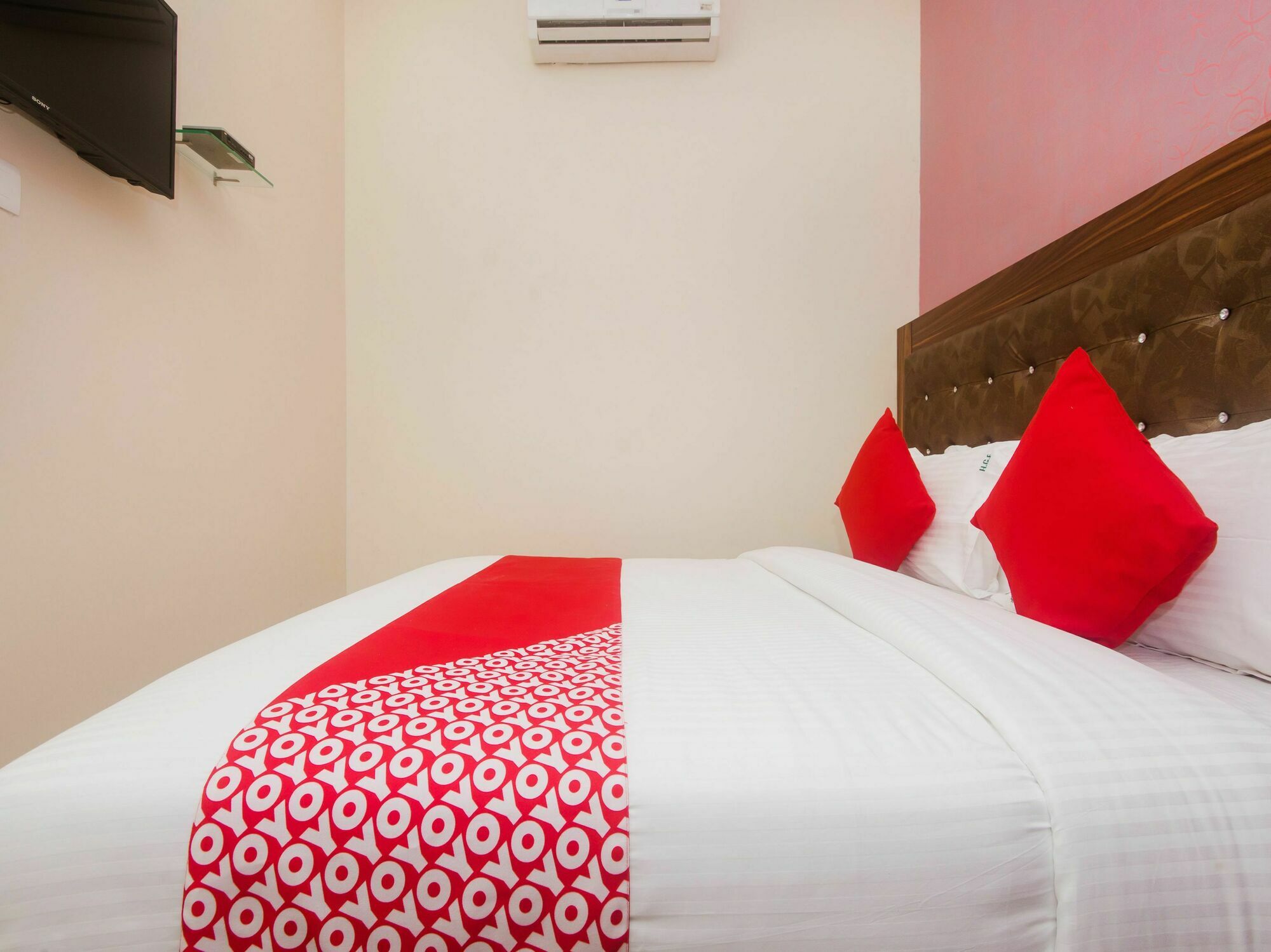 Hotel O Greenforest Near Airport Road Metro Station مومباي المظهر الخارجي الصورة