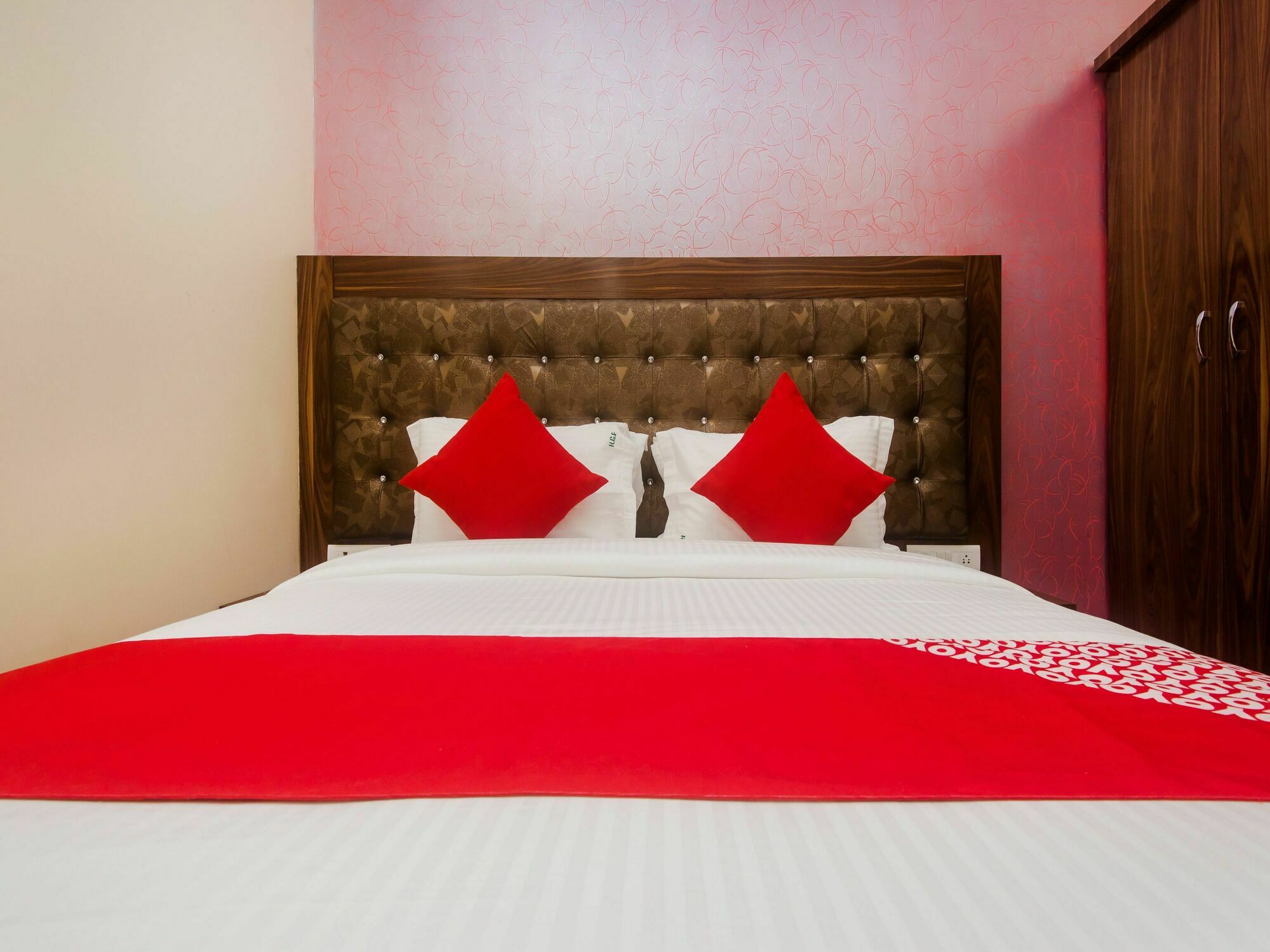 Hotel O Greenforest Near Airport Road Metro Station مومباي المظهر الخارجي الصورة