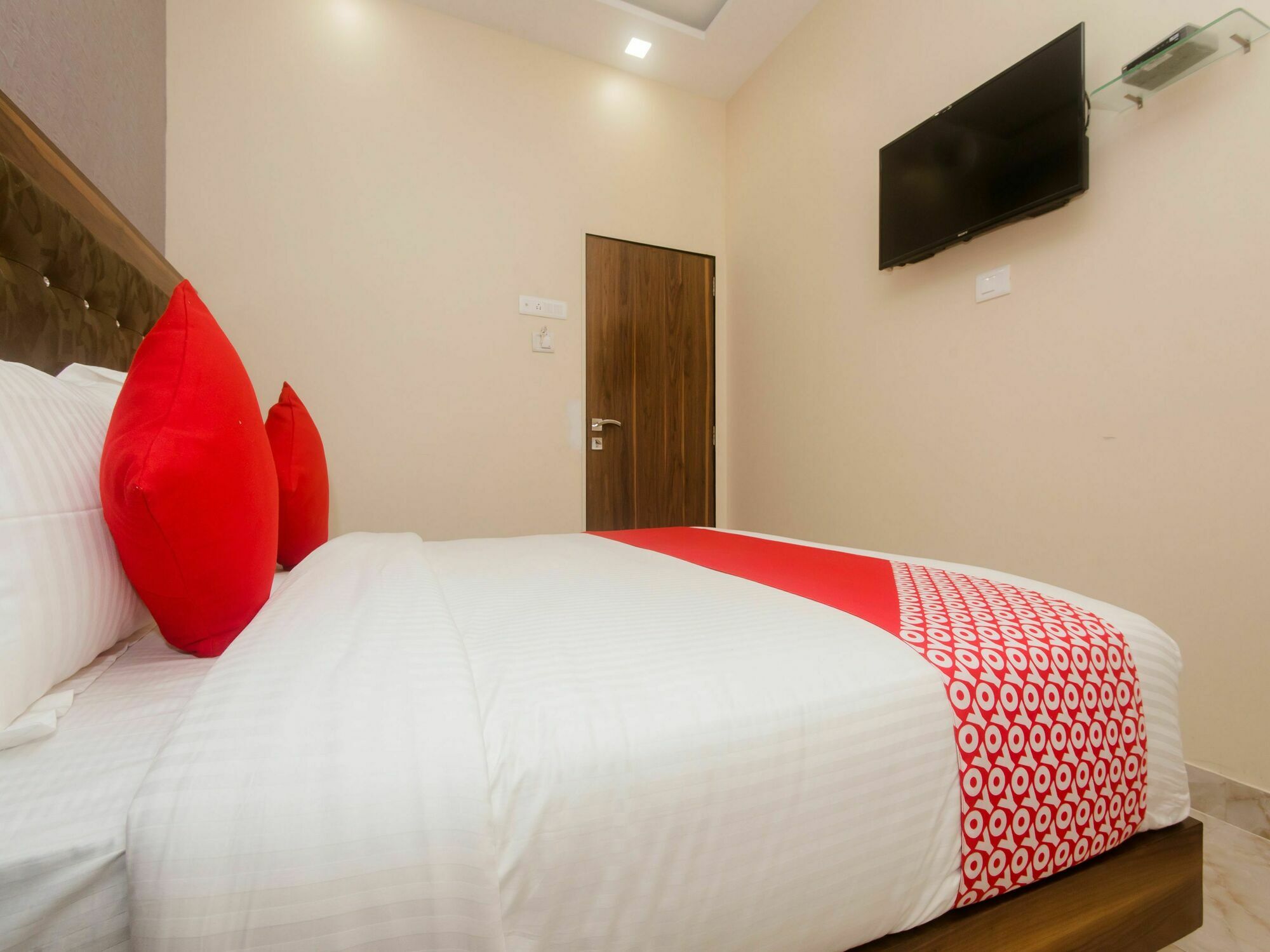 Hotel O Greenforest Near Airport Road Metro Station مومباي المظهر الخارجي الصورة